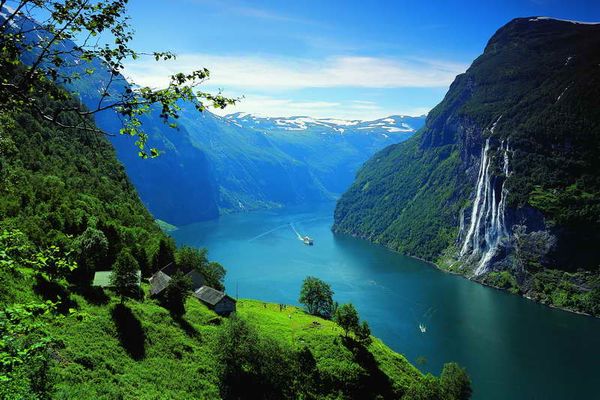 Urlaubsreisen nach Norwegen - atemberaubende Fjord-Landschaft